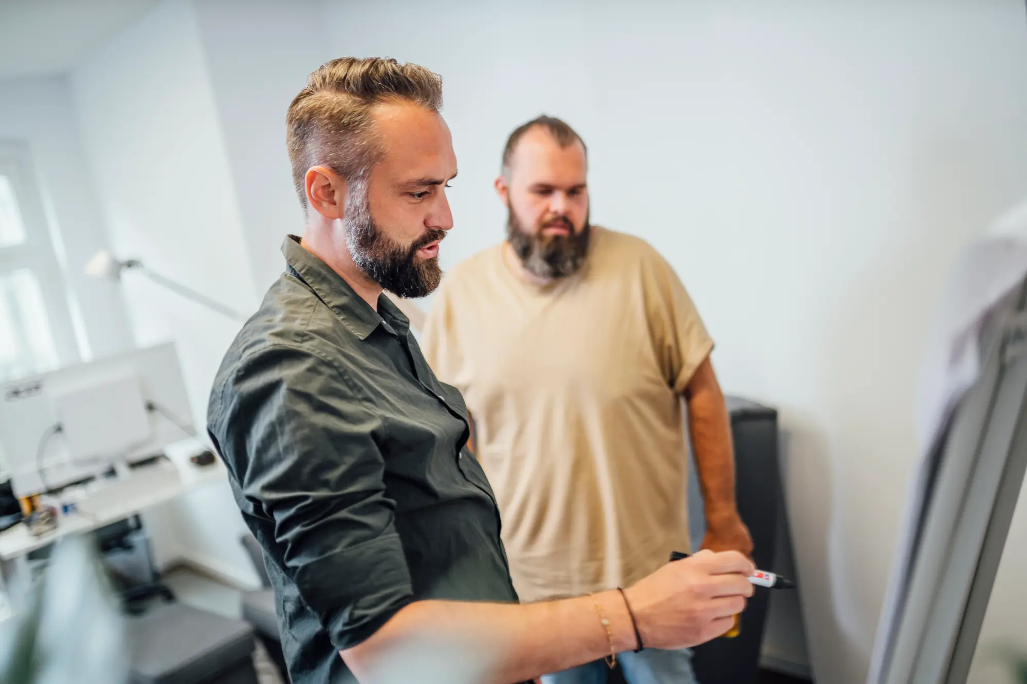 KI-Telefonassistenten für Arztpraxen im Vergleich im Praxisalltag